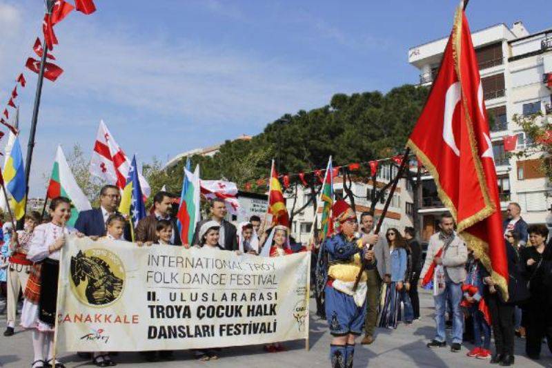 Uluslararası Troya Çocuk Halk Dansları Festivali bBaşladı