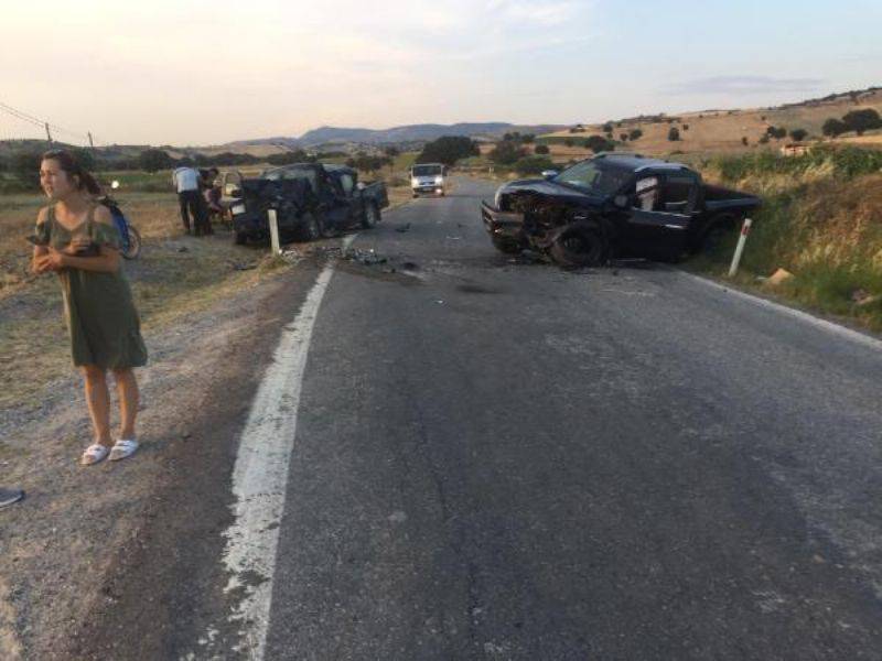 Ayvacık'ta İki Ticari Araç Çarpıştı: 1 Ölü, 7 Yaralı