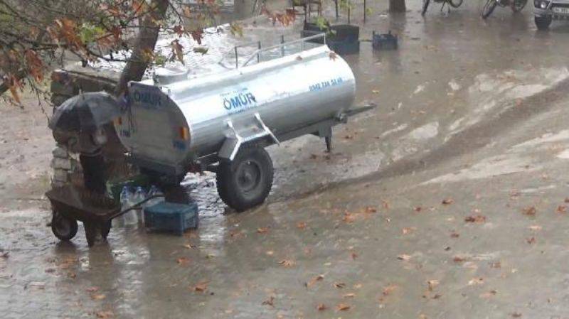 Yağmur Suyuna Niyet, Su Tankerine Kısmet