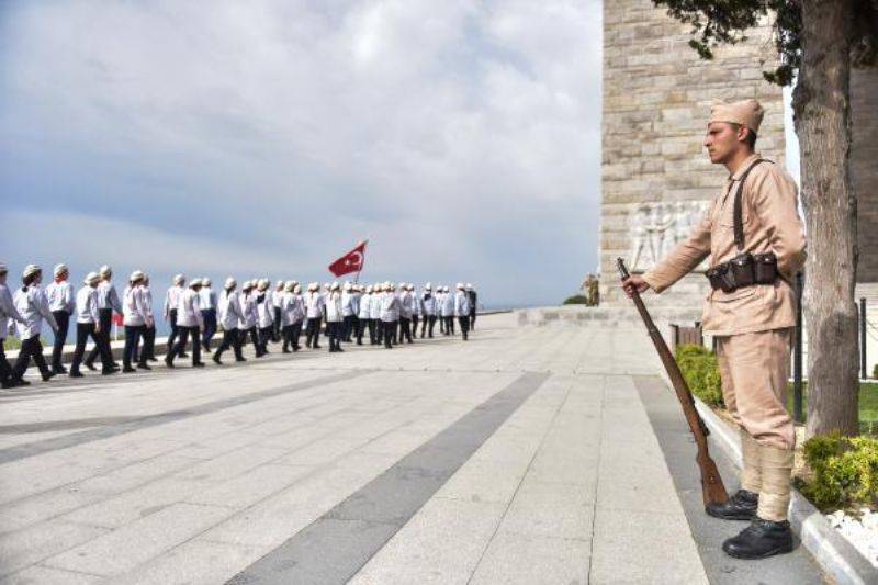 Çanakkale Kara Savaşları'nın 104'üncü Yıl Dönümünde Gurur ve Hüzün Bir Arada