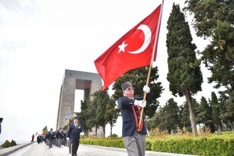 Çanakkale Kara Savaşları'nın 104'üncü Yıl Dönümünde Gurur ve Hüzün Bir Arada