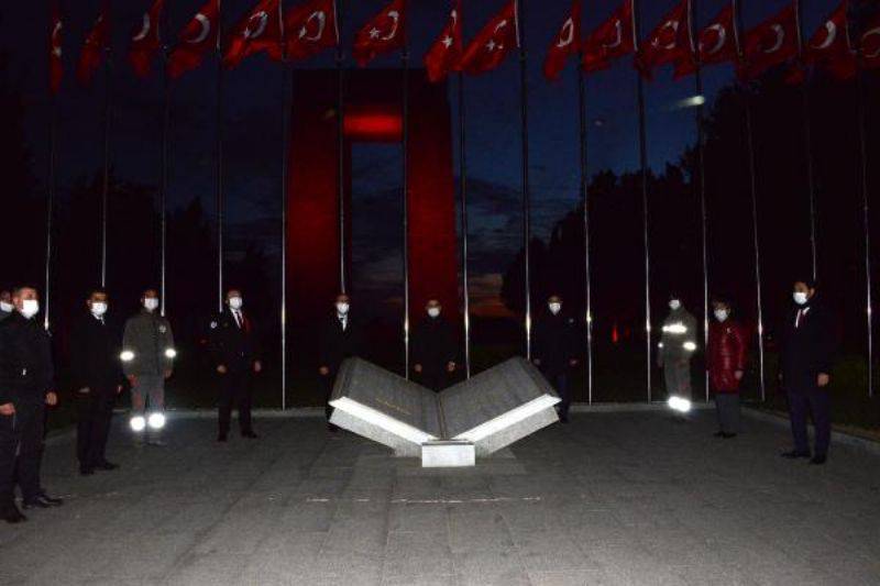 TBMM'nin Açılışının 100'üncü Yılı ve 23 Nisan Coşkusu, Şehitler Abidesi'nde İstiklal Marşı İle Taçlandırıldı