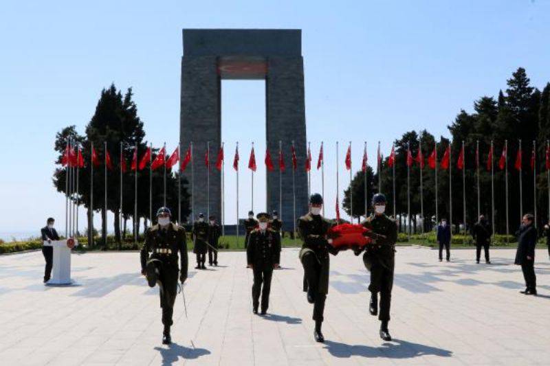 Çanakkale Kara Savaşları'nın 105'inci Yılında Şehitler Anıldı