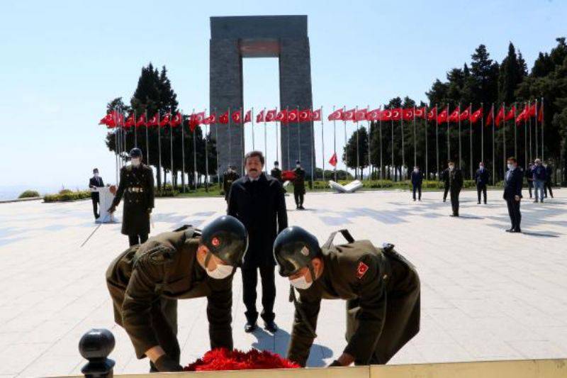 Çanakkale Kara Savaşları'nın 105'inci Yılında Şehitler Anıldı