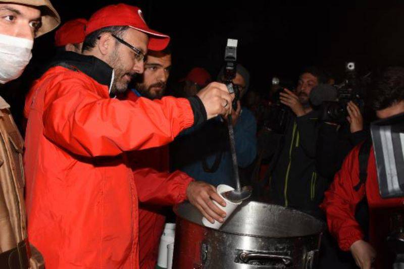 Çanakkale'de 8 Bin Türk, Dedelerinin İzinde Yürüdü