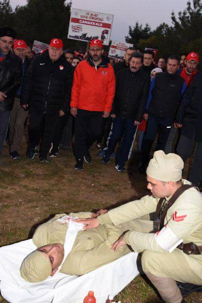 Çanakkale'de 8 Bin Türk, Dedelerinin İzinde Yürüdü