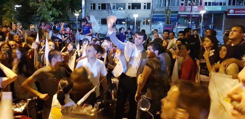 Bayramiç'te AK Parti'den 'Birlik Beraberlik' Mesajlı Kutlama