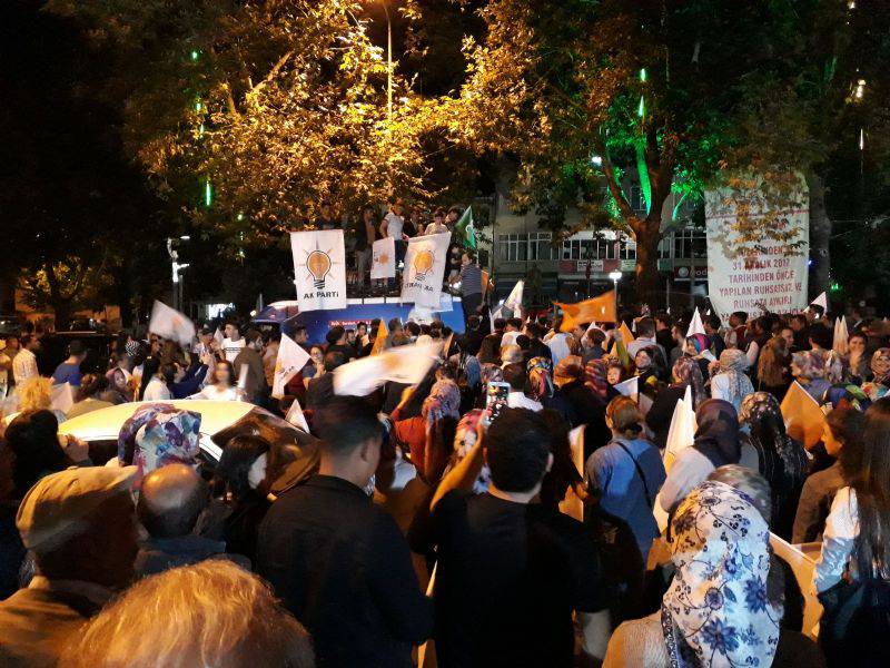 Bayramiç'te AK Parti'den 'Birlik Beraberlik' Mesajlı Kutlama