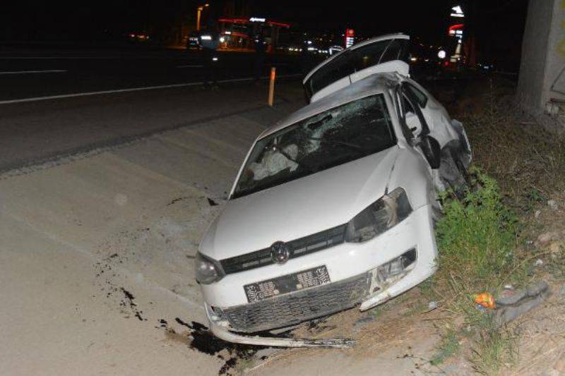 Ayvacık'ta İki Otomobil Çarpıştı: 1 Ölü, 1 Yaralı