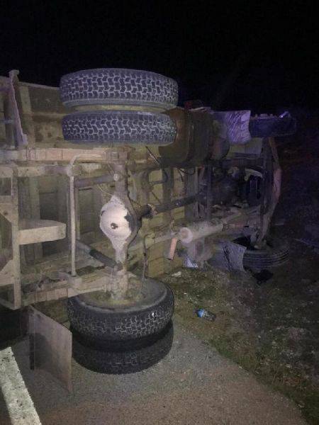 Kaçak Göçmenlerin Taşındığı Kamyonet Devrildi: 32 Yaralı