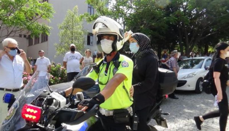 Polisten, YKS’ye Yetiştiremediği Öğrenciye: Özür Dilerim Kızım, Hakkını Helal Et