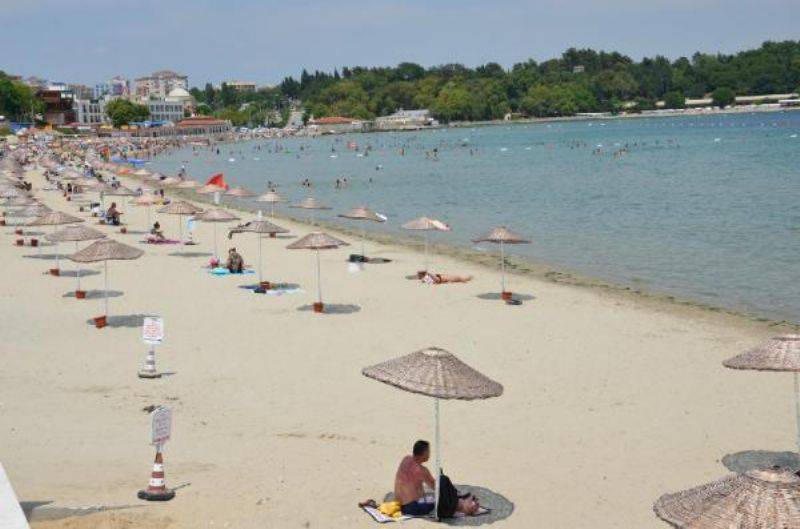 Hamzakoy Halk Plajı Tatilcilerin Gözdesi Oldu 