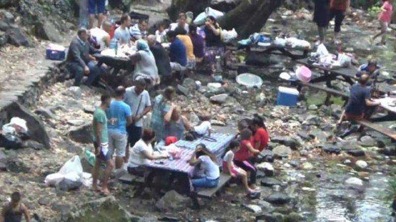 Ayazma, Bayram Tatili Boyunca Ziyaretçi Akınına Uğradı