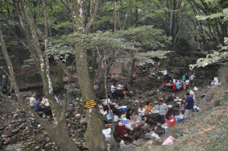 Ayazma, Bayram Tatili Boyunca Ziyaretçi Akınına Uğradı