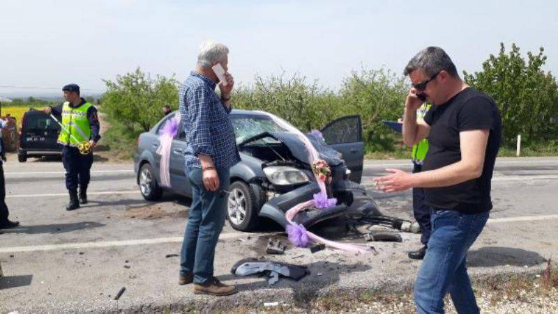 Gelini Almaya Giderken Kaza Yapan Damadın Bacağı Kırıldı