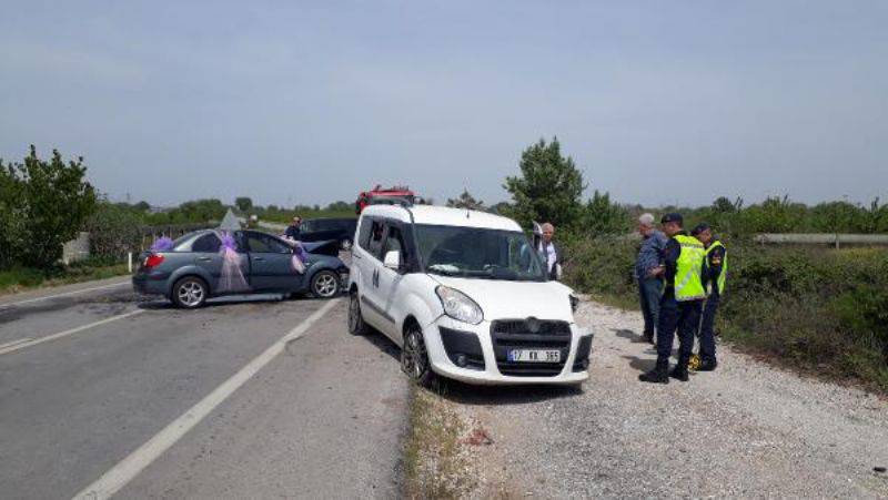 Gelini Almaya Giderken Kaza Yapan Damadın Bacağı Kırıldı