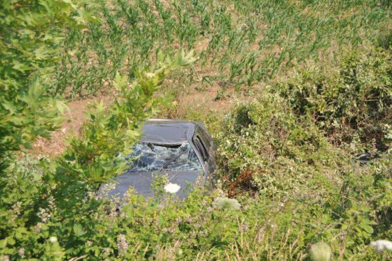 Şarampole Devrilen Otomobildeki Baba Yaralandı, Oğlu Öldü