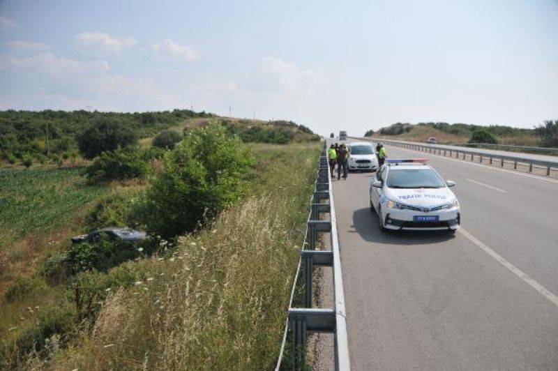 Şarampole Devrilen Otomobildeki Baba Yaralandı, Oğlu Öldü