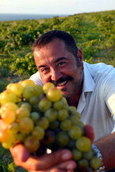Ata Demirer’den Cavuş Üzümü Sloganı: Kargalar Yimeden Sen Yi