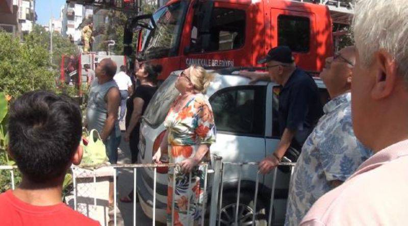 Yangında Evde Mahsur Kalan Köpek İçin Seferber Oldular