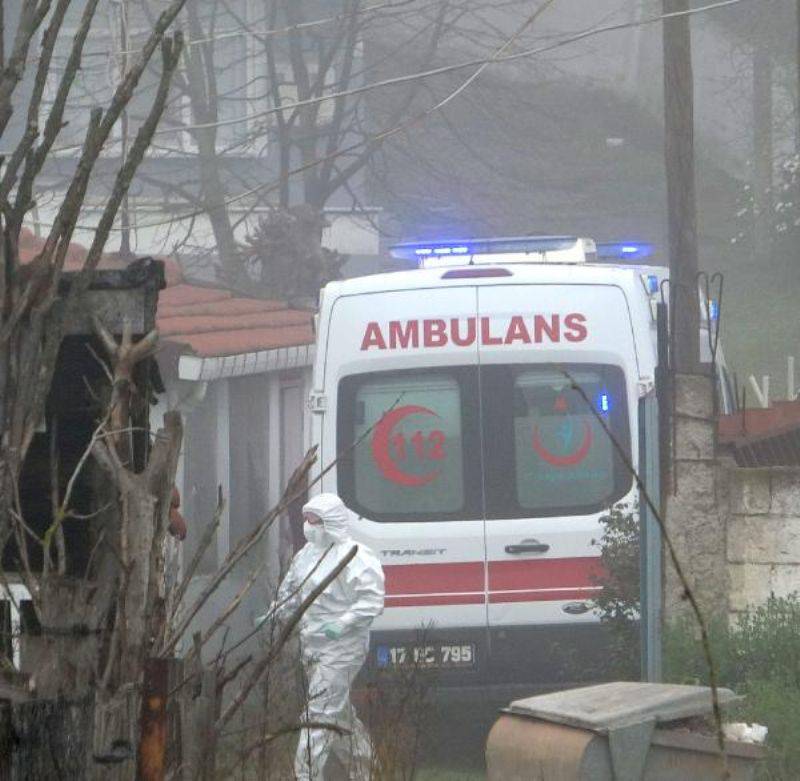 Karantinaya Alınan Köyde, Yaşlı Kadın Hastaneye Kaldırıldı