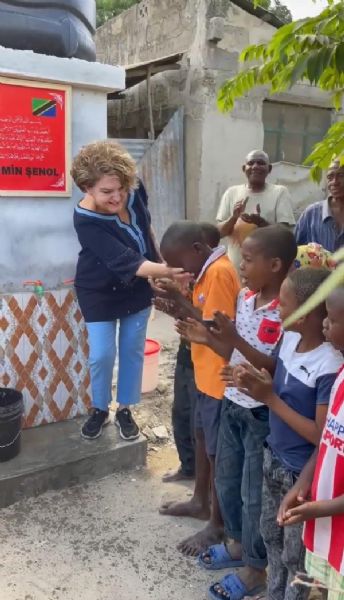 Annesi Adına Tanzanya'da Çeşme Yaptırdı