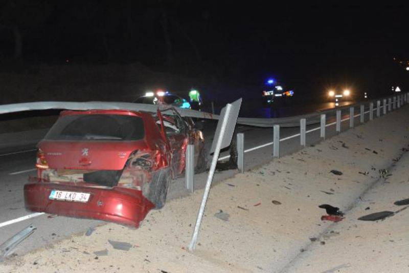 Bariyerlere Çarpan Otomobilin Sürücüsü Ağır Yaralı