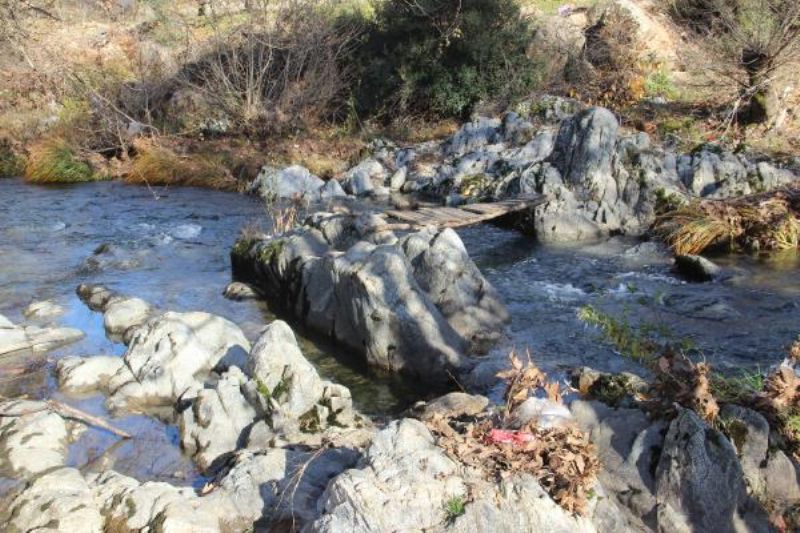 Yolu 4 Kilometre Kısaltmak İçin Dere Üzerine Yaptığı Köprü, Canından Etti