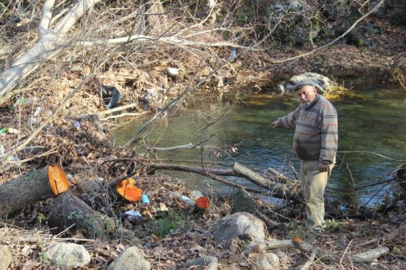 Yolu 4 Kilometre Kısaltmak İçin Dere Üzerine Yaptığı Köprü, Canından Etti