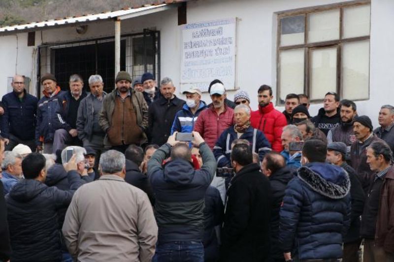 Üreticiler, Düşük Fiyat Veren Mandıracılara Kızıp, Sütleri Döktü