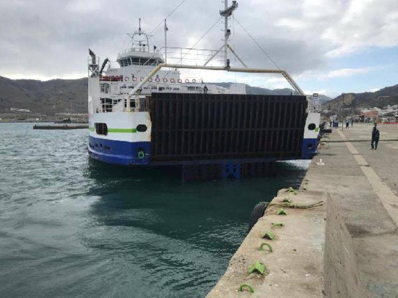 Gökçeada'da Feribot İskeleye Yanaşırken Makine Arızası Yaptı