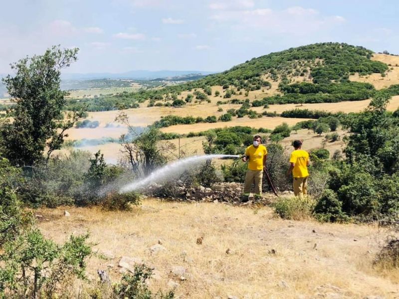 Ezine'de Çöplükte Yangın; Havadan ve Karadan Müdahale Ediliyor