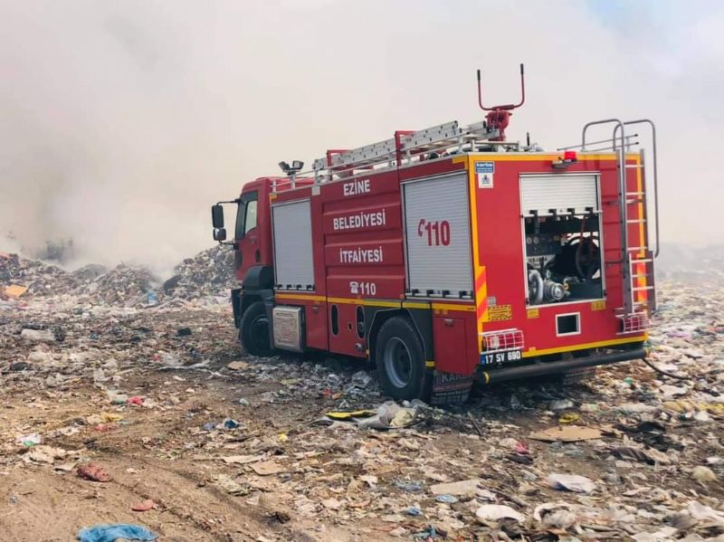 Ezine'de Çöplükte Yangın; Havadan ve Karadan Müdahale Ediliyor