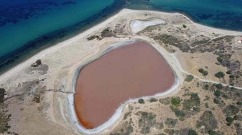 Çanakkale'de 'Kalpli Göl', Pembe Renge Büründü