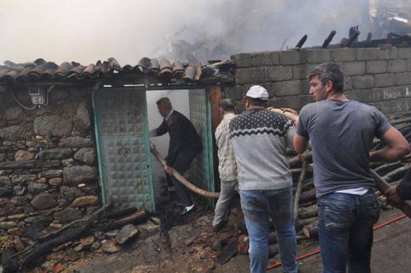 Yaşlı Adamın Evi, Yangında Kullanılamaz Hale Geldi