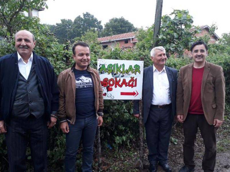 Yağmur Altında ‘Aşıklar Sokağı Geleneği'