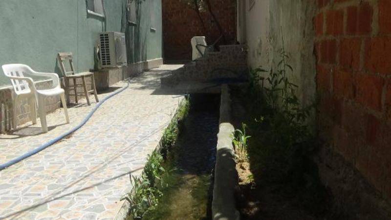 Venedik'i Andıran Köyde Evlerin Altından Su Akıyor
