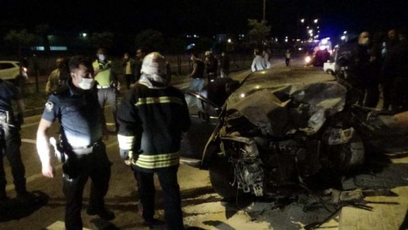 Sivil Polis Aracı İle Otomobil Çarpıştı: 1 Polis Şehit, 1 Astsubay Hayatını Kaybetti