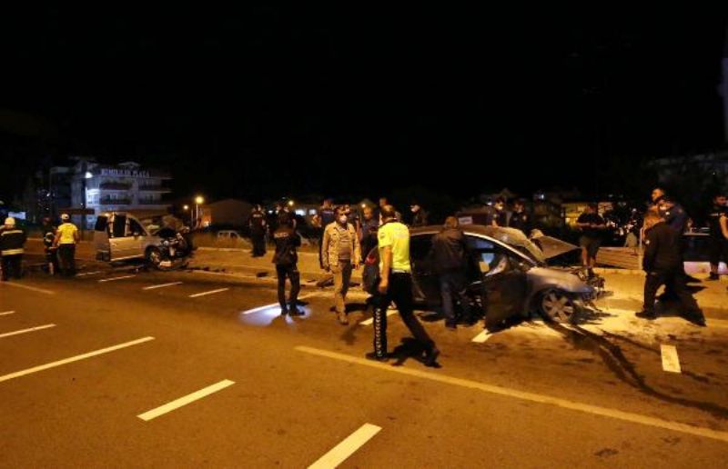 Sivil Polis Aracı İle Otomobil Çarpıştı: 1 Polis Şehit, 1 Astsubay Hayatını Kaybetti