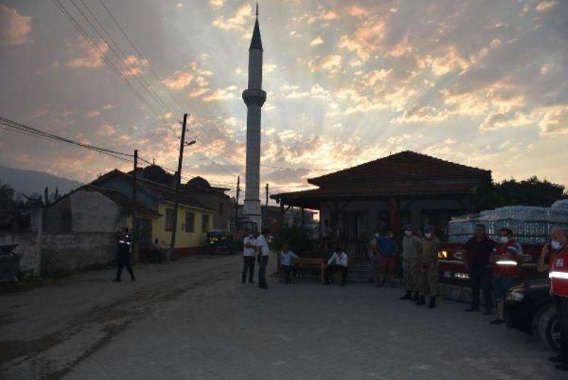 Çanakkale'deki Yangında Canlarını ve Hayvanlarını Son Anda Kurtardılar