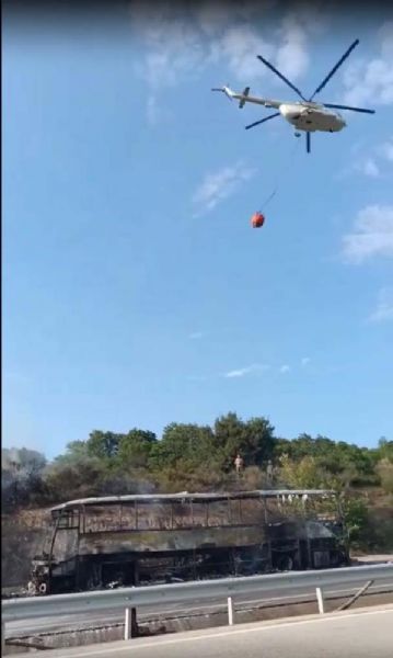 Motoru Tutuşan Yolcu Otobüsü Kül Oldu, Alevler Ormana Sıçradı