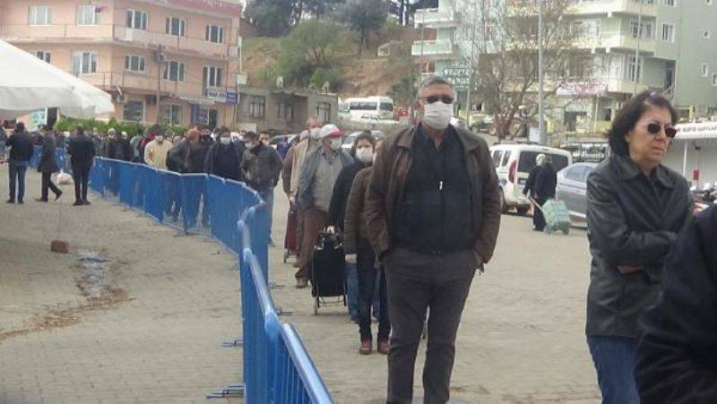 Bayramiç İlçe Pazarında Önlemler Artırıldı, Kuyruk Uzadı