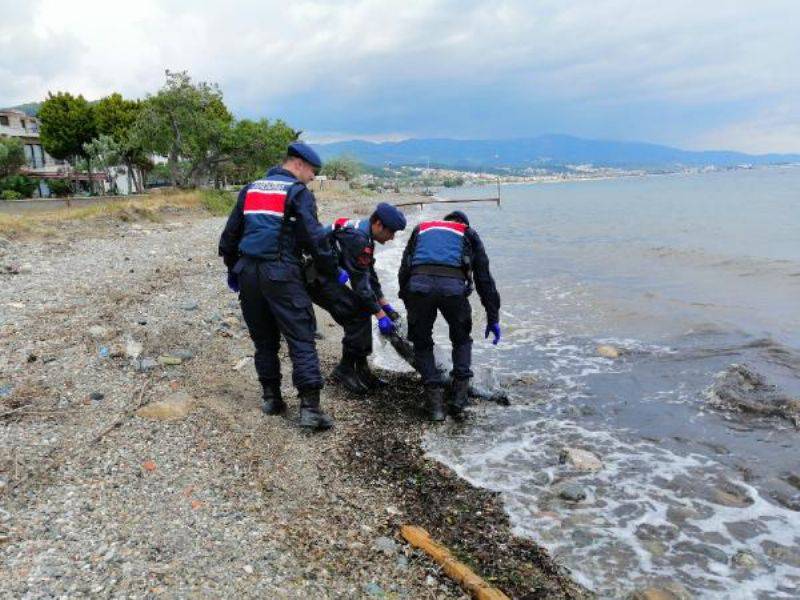 Ahşap Tekne Battı, 1 Ton 411 Kilo Uyuşturucu Denize Dağıldı 