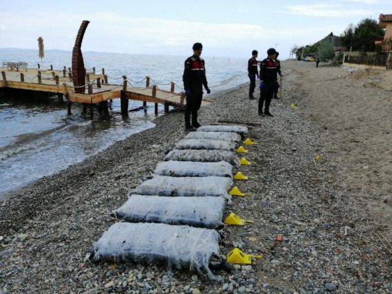 Ahşap Tekne Battı, 1 Ton 411 Kilo Uyuşturucu Denize Dağıldı 