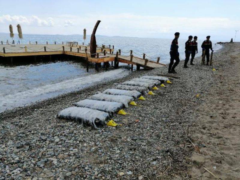 Ahşap Tekne Battı, 1 Ton 411 Kilo Uyuşturucu Denize Dağıldı 
