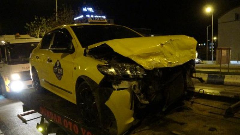 Ambulans İle Taksinin Çarpışma Anı Kamerada