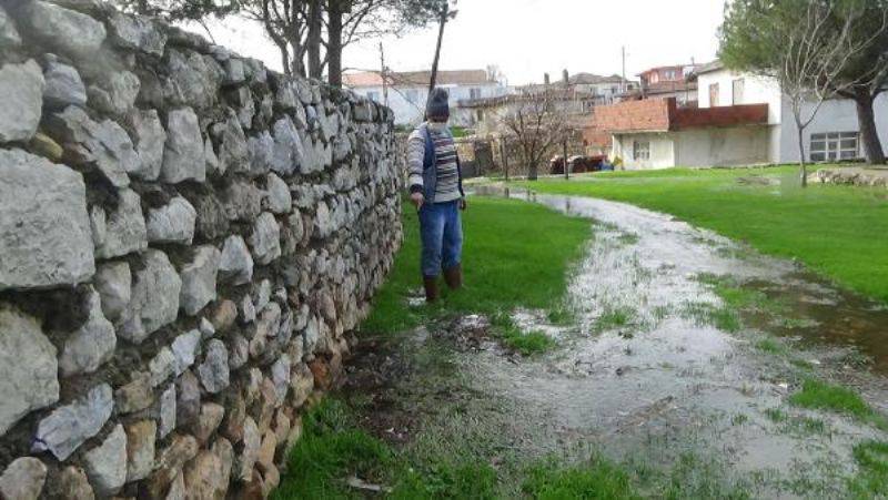 Kazdağları Eteklerindeki Köyün Her Yerinden Su Çıkıyor