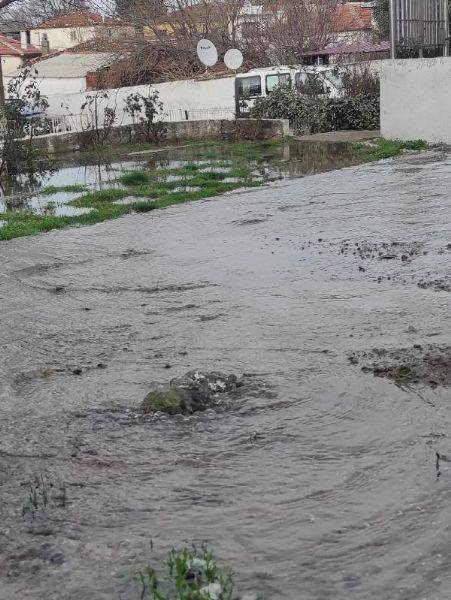 Kazdağları Eteklerindeki Köyün Her Yerinden Su Çıkıyor