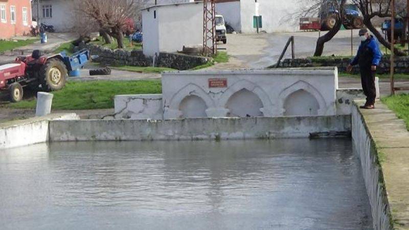 Kazdağları Eteklerindeki Köyün Her Yerinden Su Çıkıyor