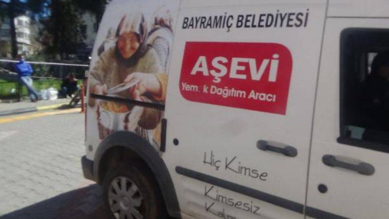 Aşevi Aracının Altında Kalan İnci, Yaralandı